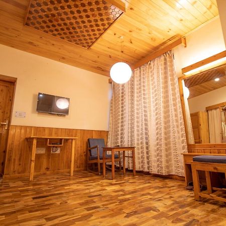 Hotel Negi'S Mayflower A Heritage Since 1965 Manāli Esterno foto