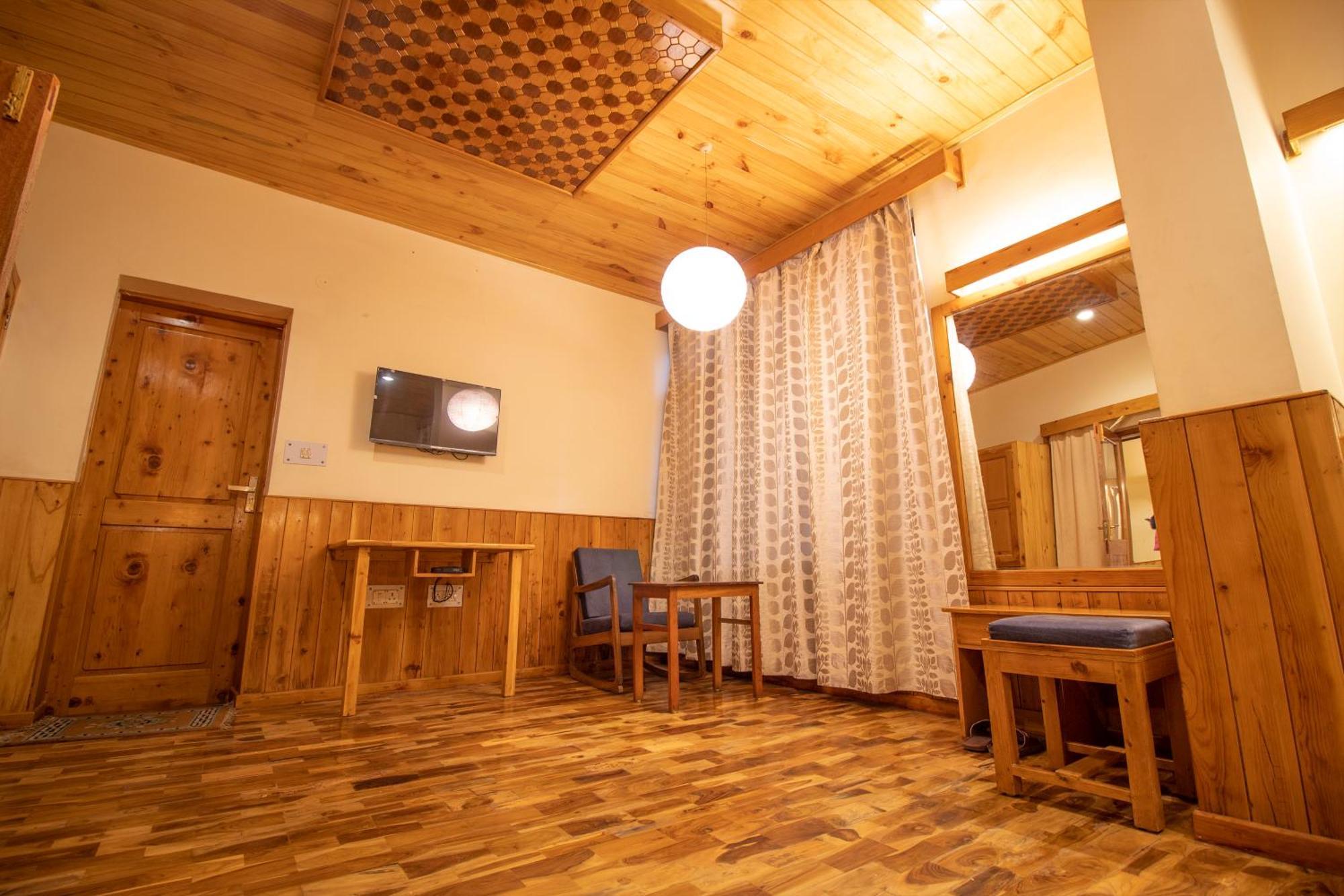 Hotel Negi'S Mayflower A Heritage Since 1965 Manāli Esterno foto