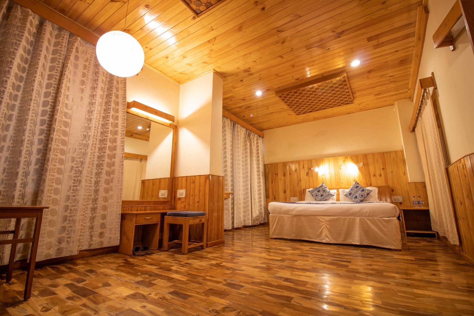 Hotel Negi'S Mayflower A Heritage Since 1965 Manāli Esterno foto