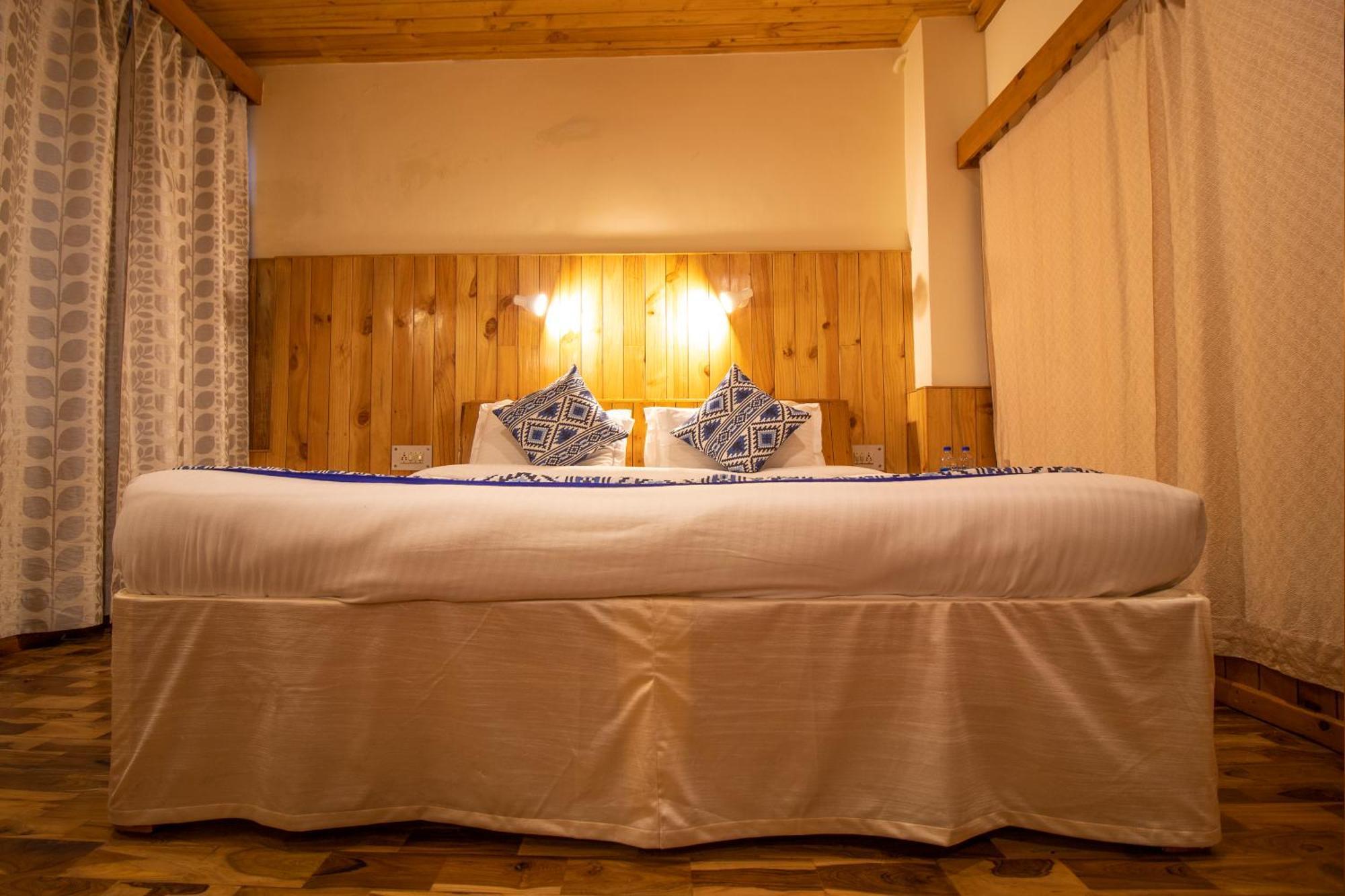 Hotel Negi'S Mayflower A Heritage Since 1965 Manāli Esterno foto