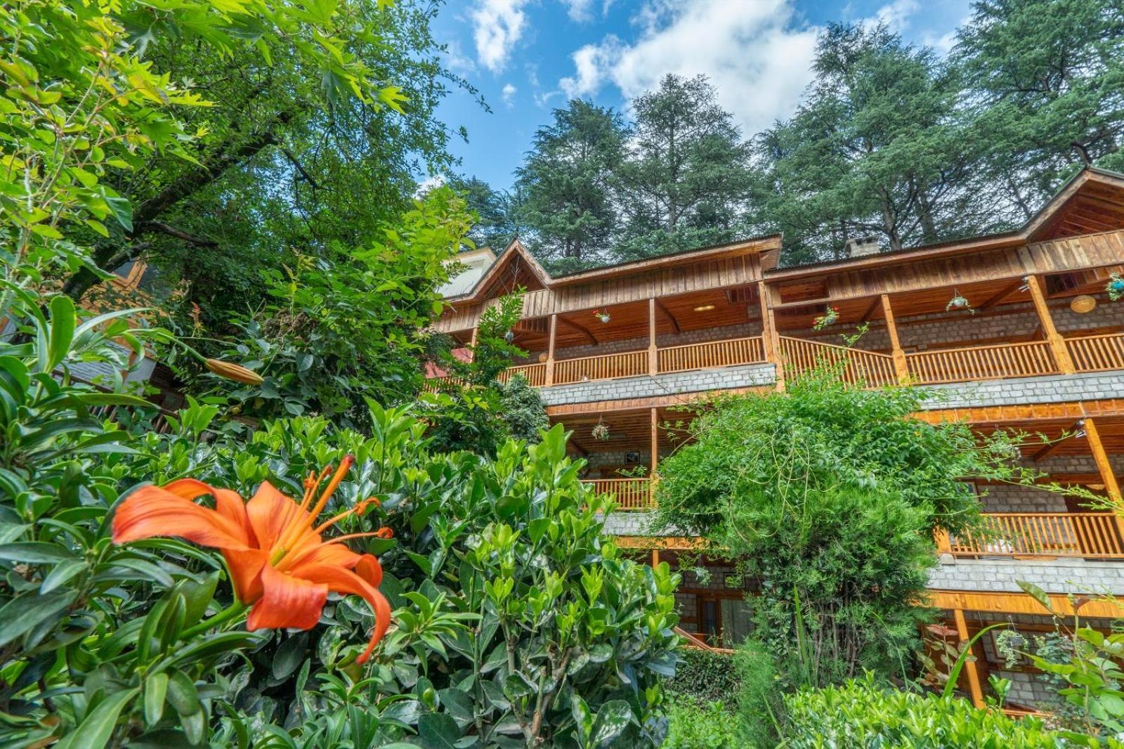 Hotel Negi'S Mayflower A Heritage Since 1965 Manāli Esterno foto